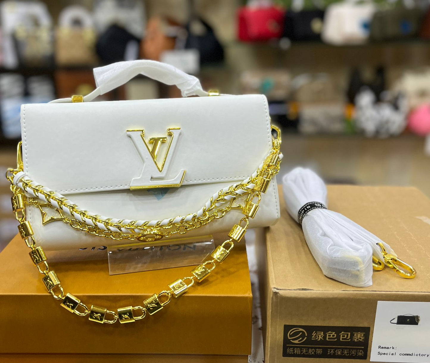 Louis Vuitton | Capucines
