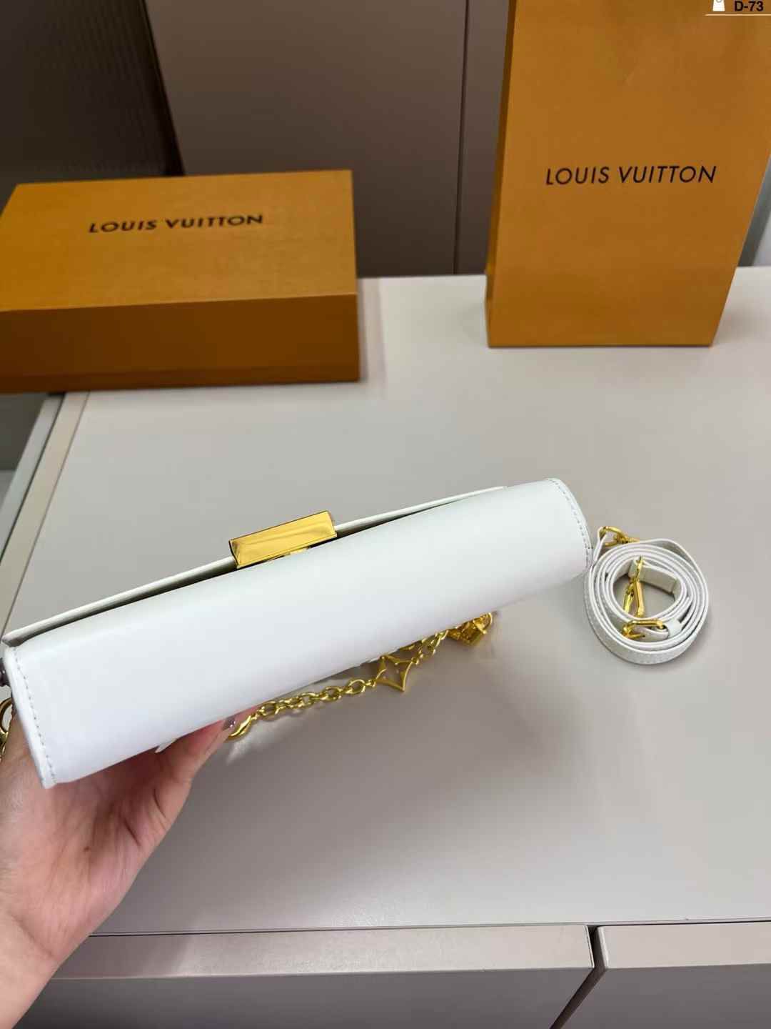Louis Vuitton | Capucines