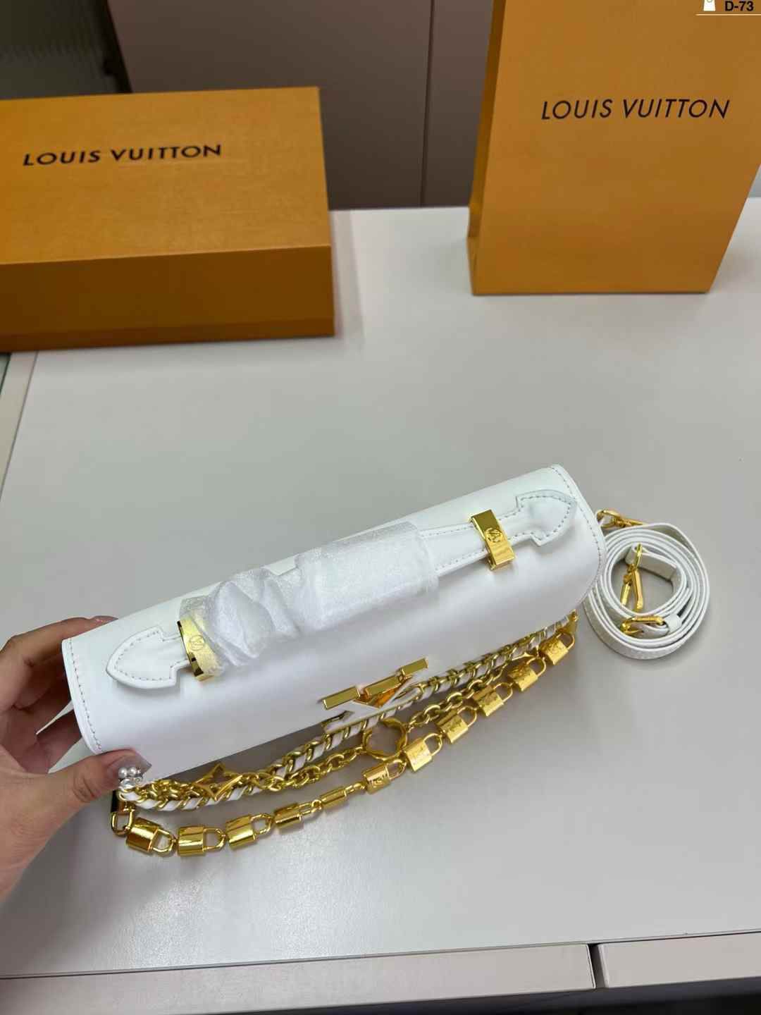 Louis Vuitton | Capucines